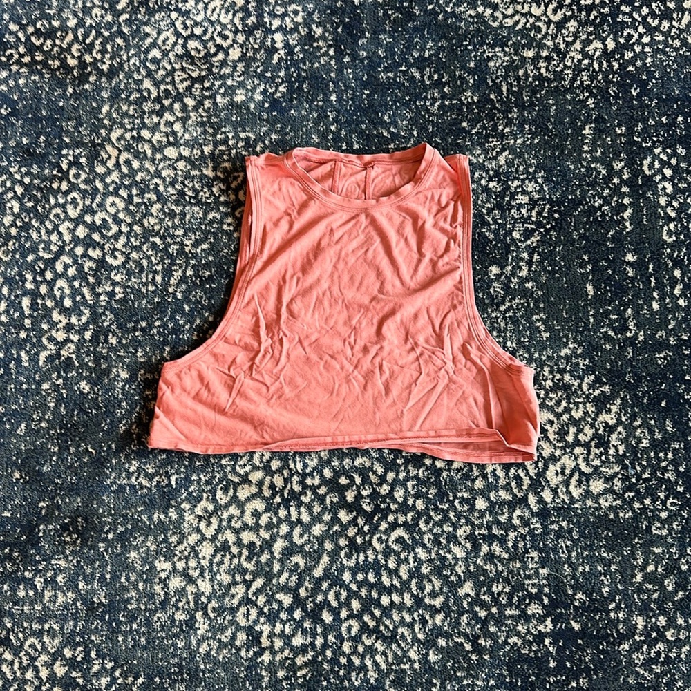 Lululemon dusty coral crop top w/ low cut arms